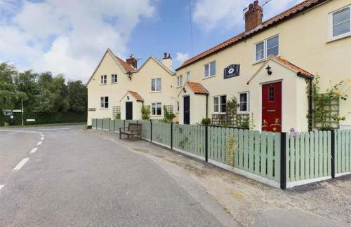 Two Bedroom Cottage (rural setting with good Access links) - Photo 1