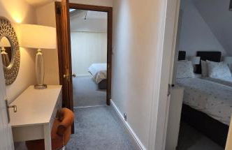 Modern and spacious 2 bedroom apartment with free parking - Photo 23