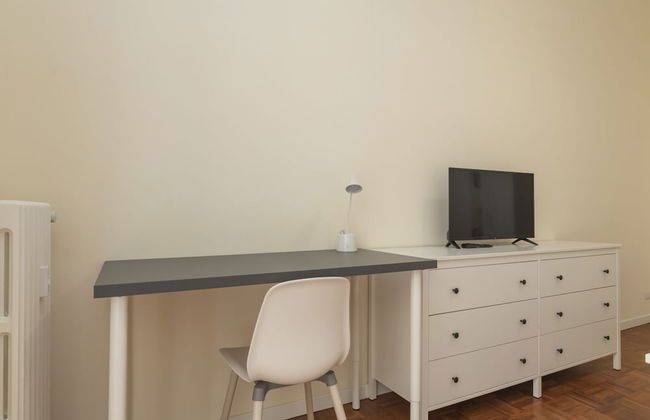 JOIVY Modern 2bed flat with balcony, 250m from M5 Foppa and M2 Sant'Agostino - Photo 5