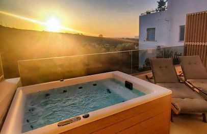L A Boutique Suites with Private Hot Tub - Photo 1
