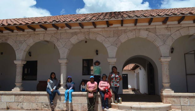 Raqchi, Tinta & San Lorenzo de Valleumbroso Estate Day Trip - Photo 4, Visiting the house of Túpac