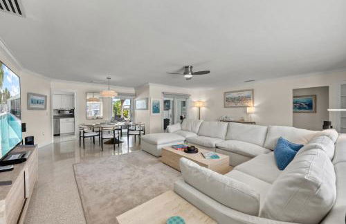 Siesta Key Waterfront Oasis - Heated Pool, Dock, Walk to Village & Beach - Photo 9