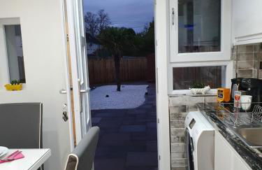 Glasgow Comfortable and Modern 3 Bedroom Mid Terraced Villa - Foto 23