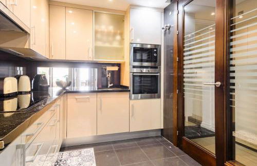 Apartamento lujo en primera línea de playa en Bahía de la Plata, Estepona - Photo 5