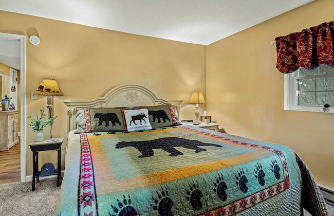 Boulder Lake-scape Lakefront Views + Firepit Central, Walkable Location - Foto 5