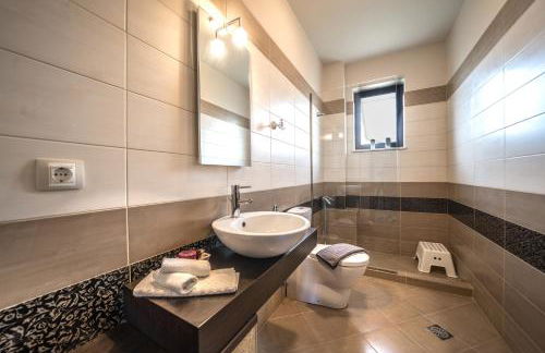 Villa Florentina at Chania Suburbs With Private Pool and BBQ - Photo 36