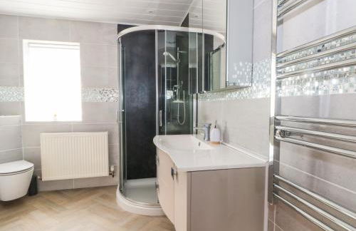 Hawksbridge Bungalow - Photo 21