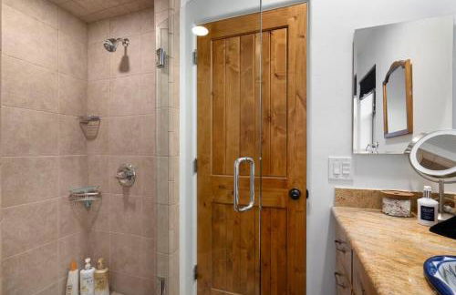 Red Rock Retreat with Hot Tub & New Pool Coming late March - Foto 46