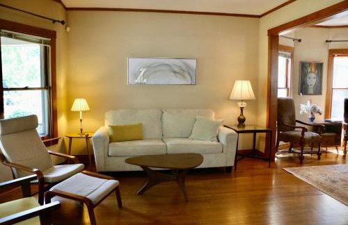 Historic Home with Outdoor Hot Tub Near Downtown in Public Transportation Hub - Photo 7