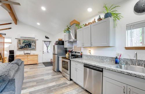 Cozy Cottage with Park Pass, 1 Mi to Jenkinson Lake! - Foto 14