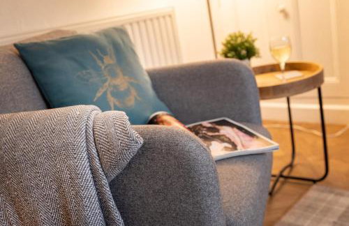 Woodland Cottage - private courtyard - Pet Friendly Retreat in the heart of Windermere - Photo 8