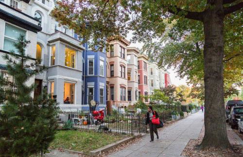 Luxe 2BD2BA Townhouse in Hip Area - Near Metro - Photo 18