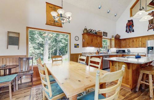 Brooke and Dan's Retreat -3 bedroom home plus a 2 bedroom apartment - Foto 8