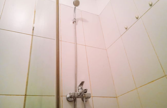 Comfortable Studio Room near Airport at Skylounge Tamansari Apartment - Foto 10