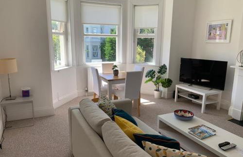 Tree Tops Apartment in Tunbridge Wells - Photo 2