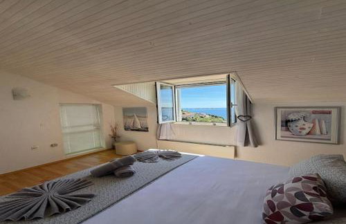 Indy's Beach Apartments -Two Bedroom Apartment with Balcony and Sea View - Photo 40