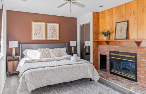 New Renovated 5BD Home with Hot Tub Sauna & Game Rm - Foto 59