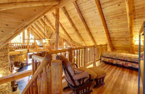 Fire Pit and Hot Tub Lakeside Cabin on 2 Acres! - Foto 27