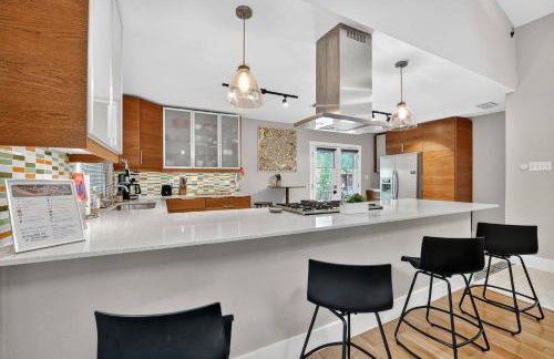 Stylish 3BR Home + Private Pool - Foto 6