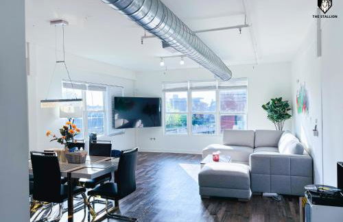 The Stallion #310 - Walk to Museums - Premium Loft with gated parking - Foto 3