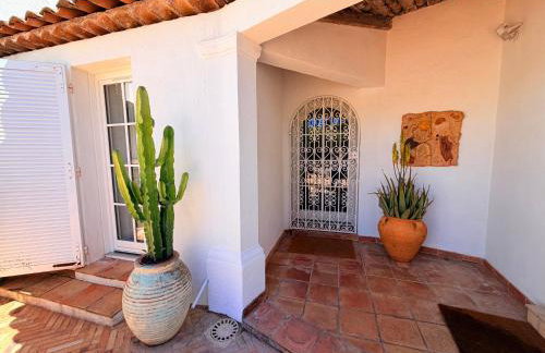 Villa climatisée, Golfe Saint Tropez, 12 pers, 4 suites, Piscine chauffée, Hammam, Spa, Billard, Pétanque, Wifi professionnel haut débit - Photo 11