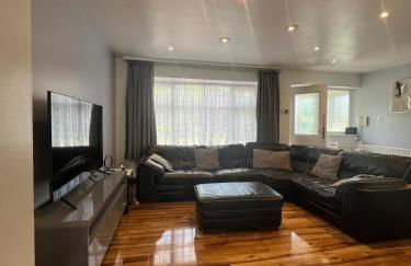Shortlet Express, Beautiful 3 bedroom House in Rainham - Foto 1