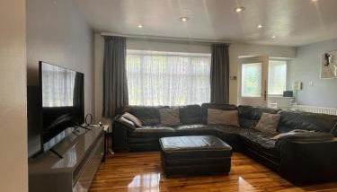 Shortlet Express, Beautiful 3 bedroom House in Rainham - Foto 1