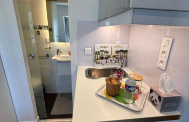 Paris 17ème - STUDIO compact 10m2 -110 sqf - coeur BATIGNOLLES - ideal SOLO traveler - Foto 4