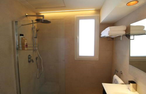 Atico loft de lujo con terraza espectacular y vista a los 2 castillos - Photo 20