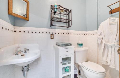 Vintage Downtown Laramie Apartment with Deck! - Foto 16