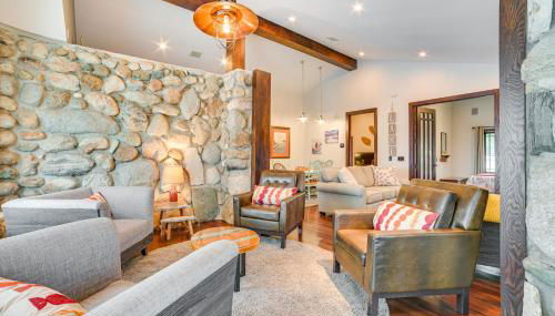 1 Mi to Dtwn! Lakefront Earl Young Charlevoix Home - Foto 4