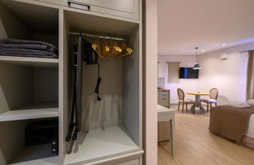 Kannas Mani Luxury Suites -Adults Friendly 14 Plus - Photo 52