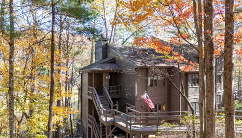 Chicadees Lake Lookout - A wood-burning fireplace, beautiful lake views, king and queen bedrooms, deck dining, and easy access t - Foto 2