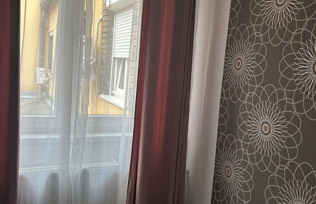 Diamond Astoria 4, Quiet Apartment - Photo 13