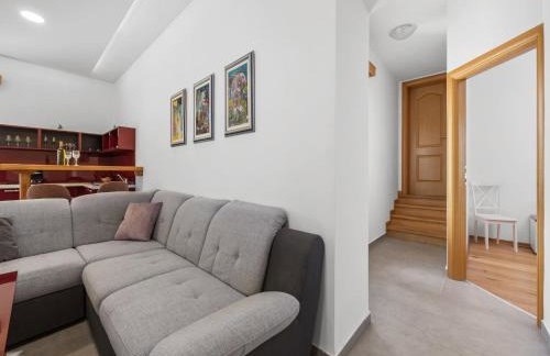 Charming Villa with Pool - Foto 19