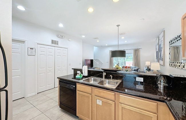 Amazing Townhouse Close To Disney 2 Bed 2.5 Bath 2 Bedroom Townhouse by RedAwning - Foto 12