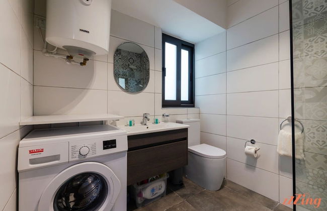 2 Bed Apartment w Distant Sea and Country Views - Foto 28