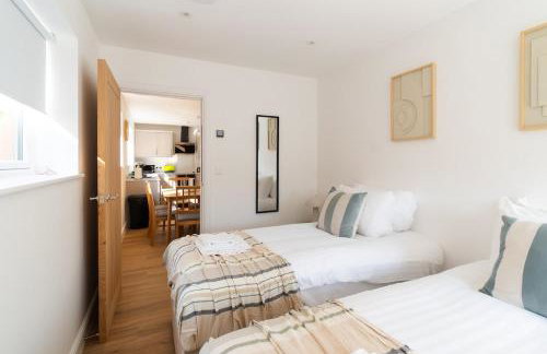 Stylish 2-Bedroom Stay with All Comforts of Home # 2 - Foto 23