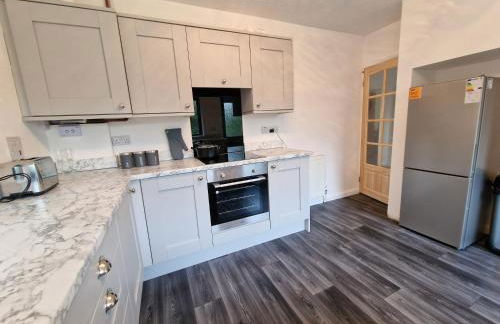 Chimes-Company & Family Stay, 2 Bedroom House with On Street free parking - Foto 10