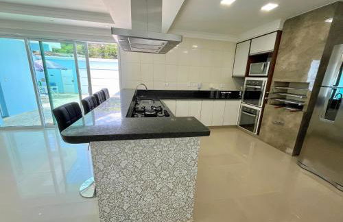 Casa Espaçosa com 5 Quartos Piscina Privativa 300m da Praia Ar condicionado em todos cômodos - Foto 34