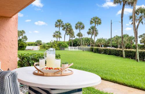 Cocoa Beach Towers - Oceanfront Resort with Heated Pool, Tennis Steps from the Pier - Foto 17