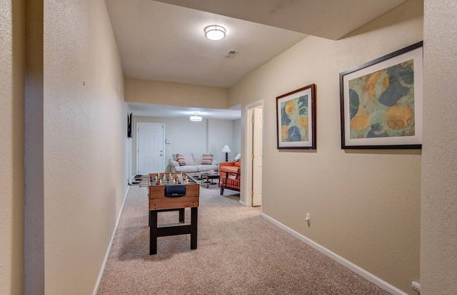 Pet-friendly 4 BR Family Stay Near Downtown - Foto 8