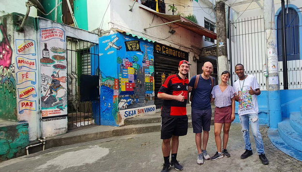 Tour por la favela Santa Marta con comida o partido de fútbol - Foto 4, Disfrutando del tour por la favela Santa Marta