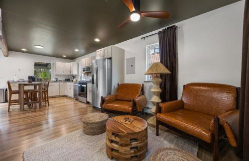 Lakefront Retreat, Mins to Dtown, Firepit, Hot Tub, Pet friendly! - Foto 45