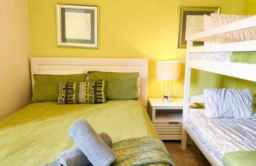 Stylish 3-BR with Private Pool & Conservation View - Foto 26