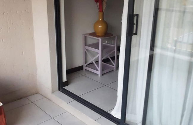 Remarkable 3-bed Apartment in Fourways, Sandton - Photo 11