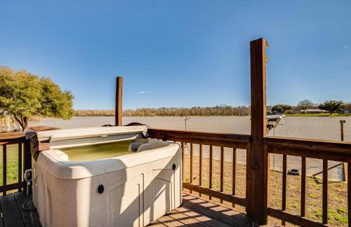Waterfront Trinity Vacation Rental with Hot Tub! - Photo 29