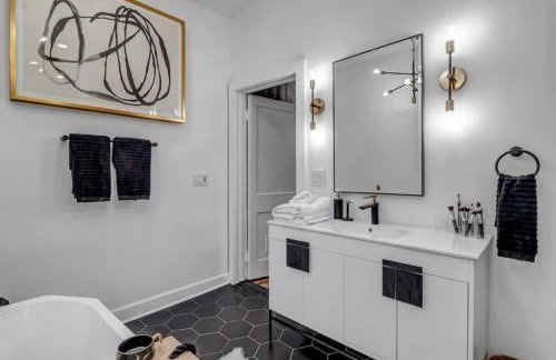 Fourth House - Eclectic and fun 1BR in SPR - Photo 23