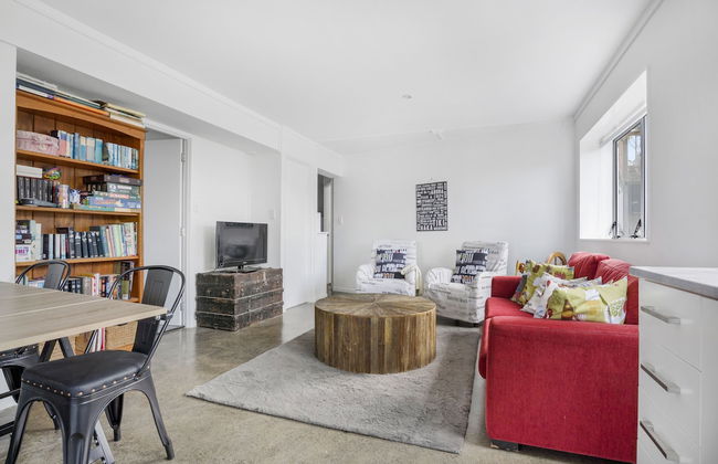 Bright 3-Bedroom Unit - WiFi & Parking - Photo 14