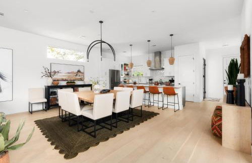 Heated Pool, Game Room, Outdoor Movies, Mins to Downtown, Sleeps 14 - Foto 7